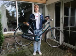 Poplab Drenthe – Sem Donkers – man op fiets
